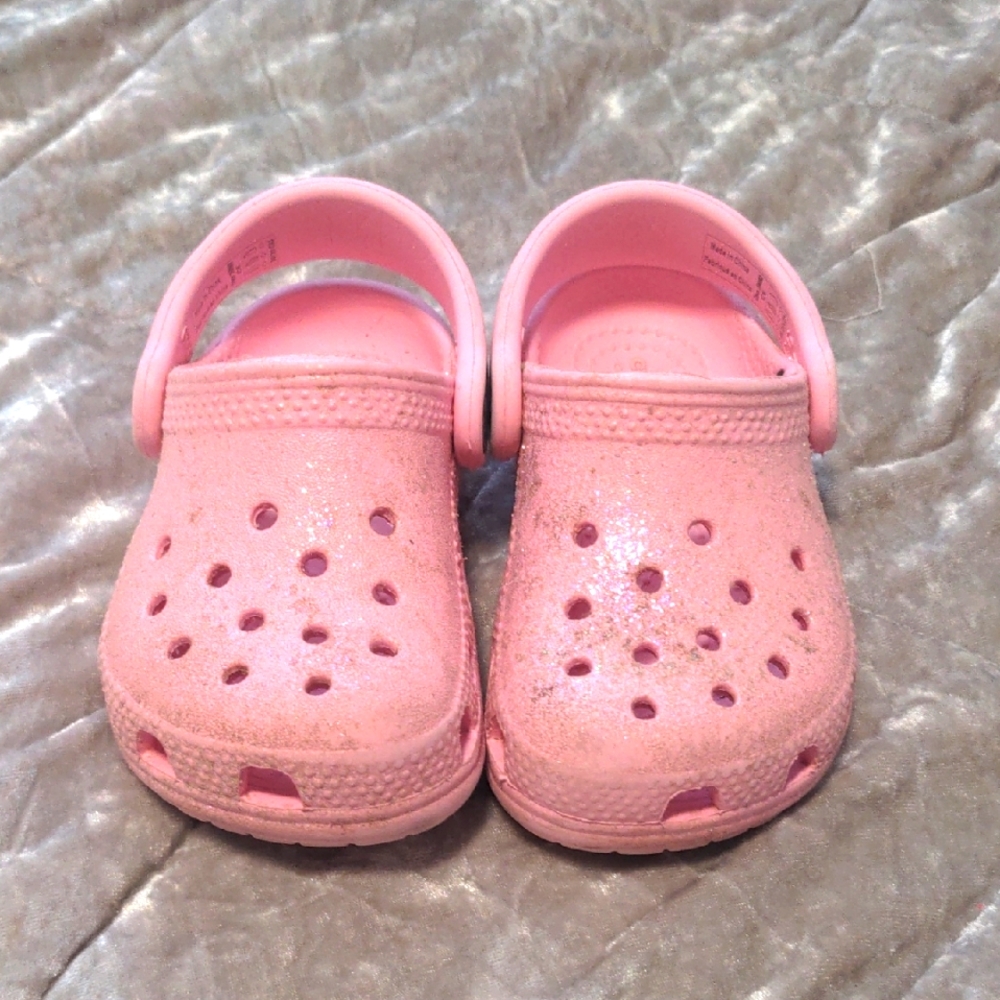 CROCS  GIRL'S TODDLER CLASSIC PINK GLITTER (SIZE: 6c)